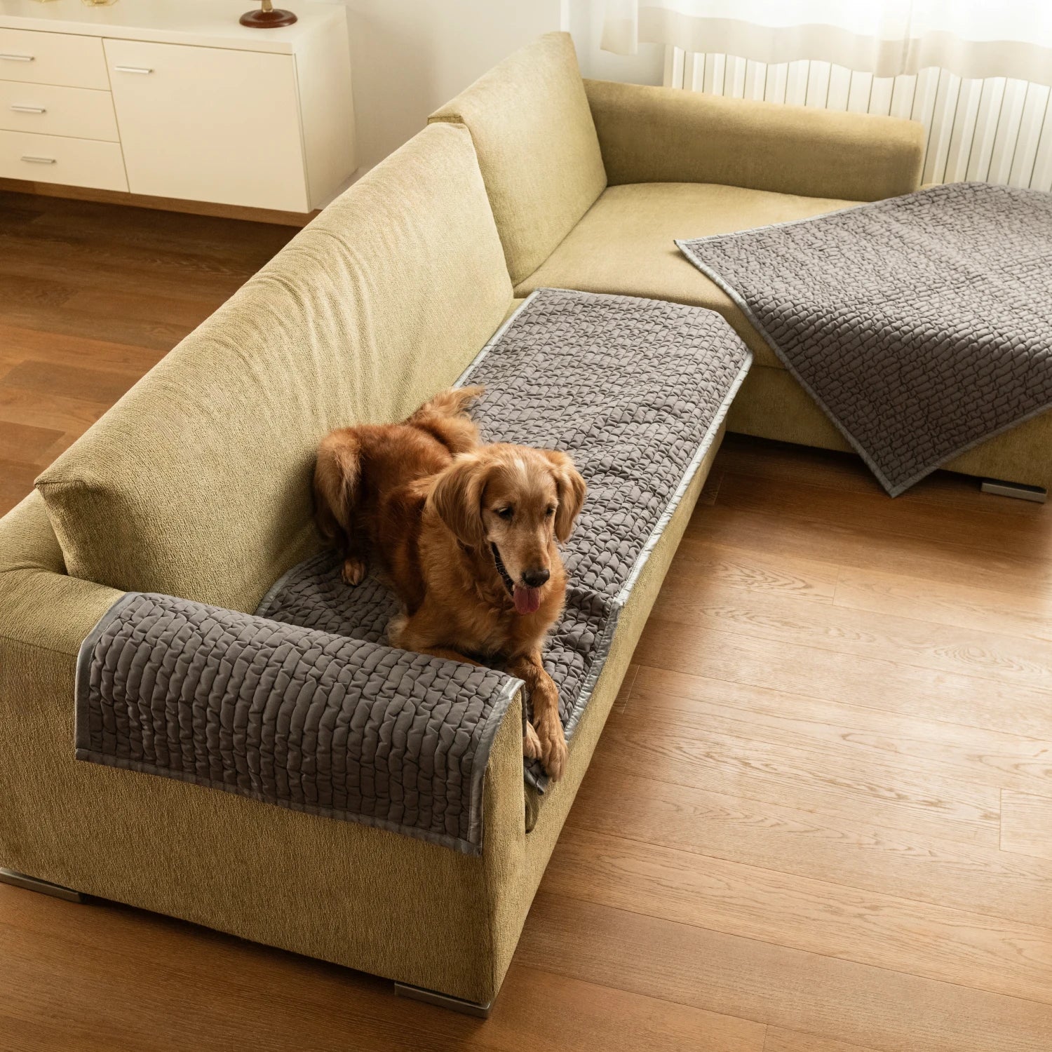 Marsala Waterproof Dog Blanket Armchair